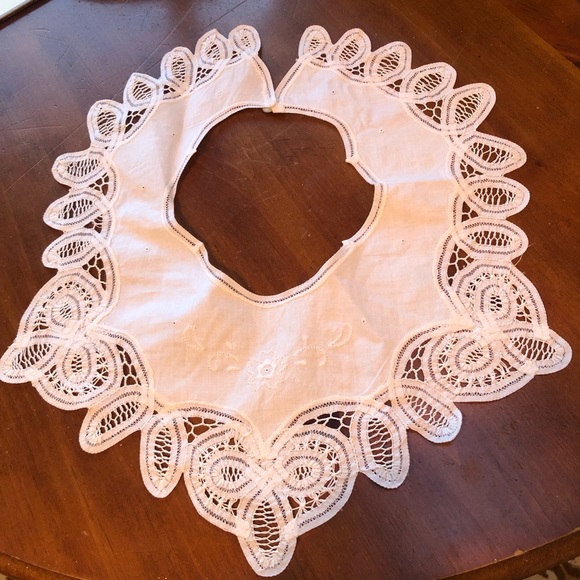 Elegant White Lace Collar - Picture 6 of 6
